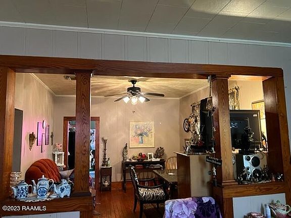 4th image of 331 W Bertheaud Ave