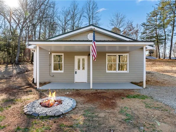 317 Cool Springs Cir, Clarkesville, GA 30523