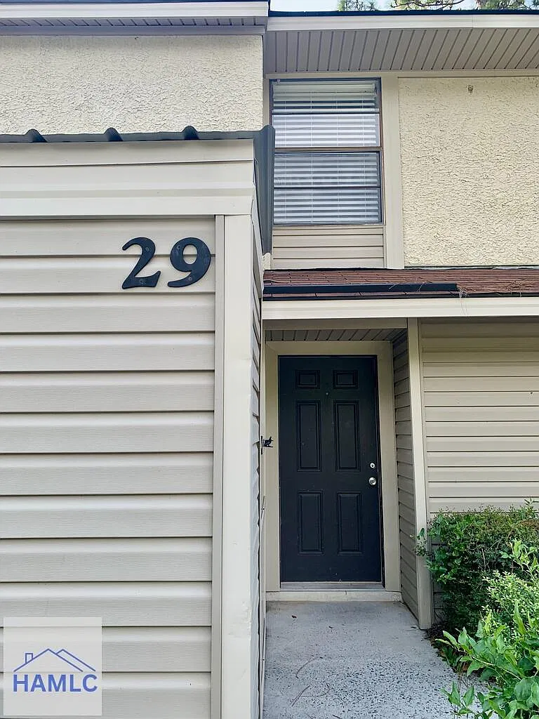 2 bed, 1.5 bath, 1068 sqft, $1,350 — Photo 1