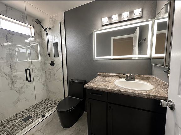 3rd image of 1137 W Manhatton Dr
