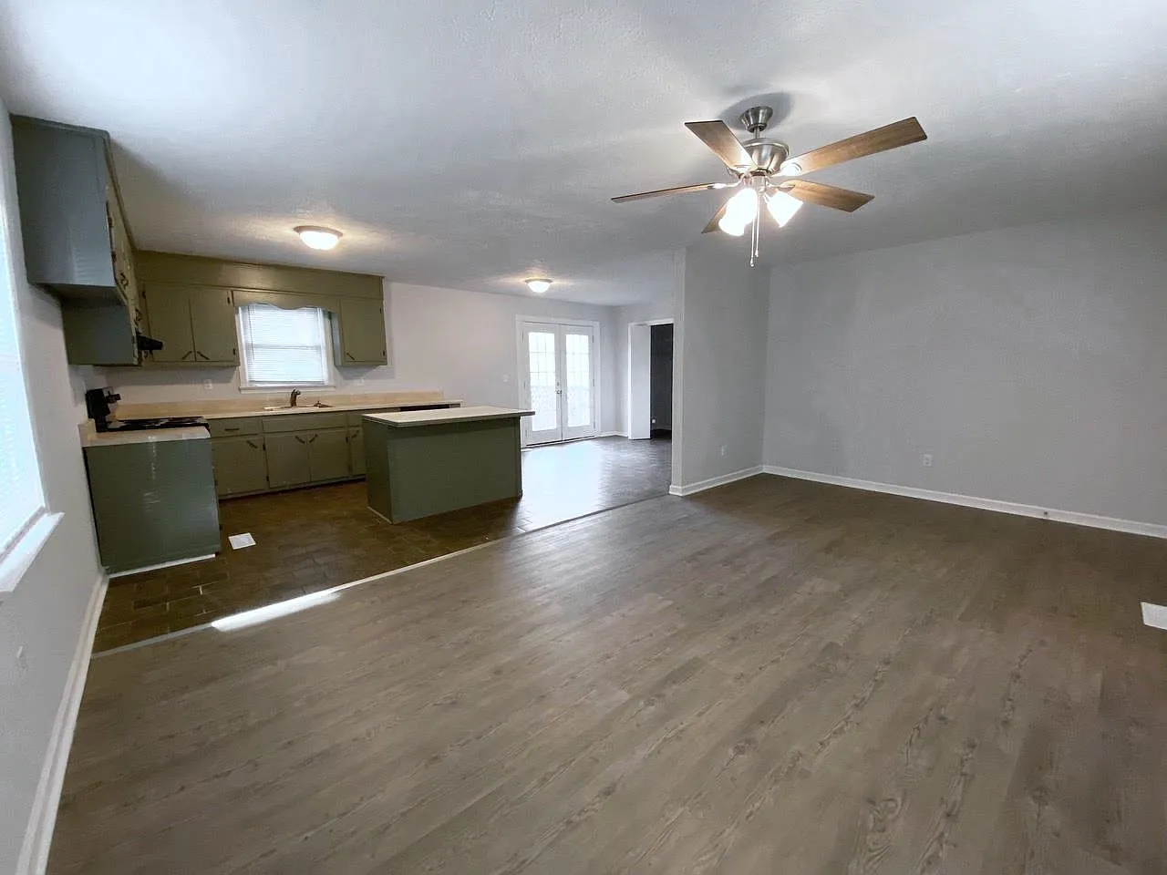 3 bed, 1200 sqft, $1,395 — Photo 4