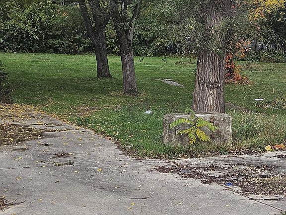 5th image of 620 College Ave