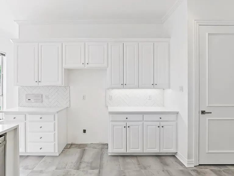914 Edgemeer Ln — Photo 12