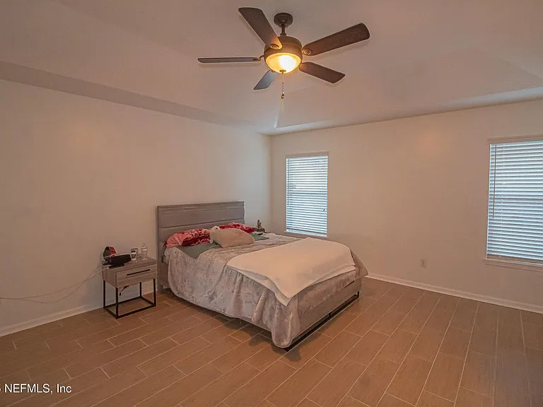 8146 Leafcrest Dr — Photo 20