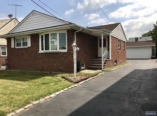318 7th St, Saddle Brook, NJ 07663