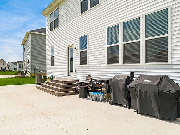 5th image of 334 Lemming Dr