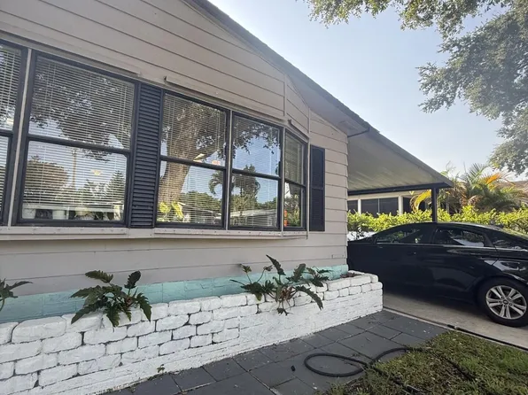 6761 NW 44th Avenue, Coconut Creek, FL 33073