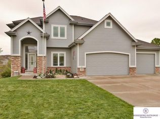 1440 White Pine Cir, Papillion, NE 68046