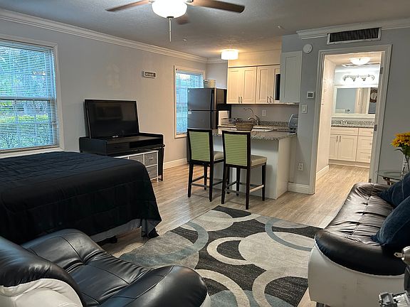 3rd image of 527 Georgetown A Dr