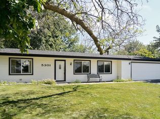 5301 Fonda Ln, Hanover Park, IL 60133