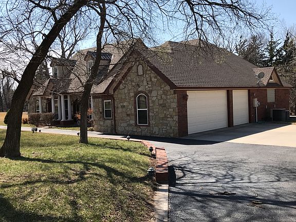 Circle Drive 8' Garage Doors