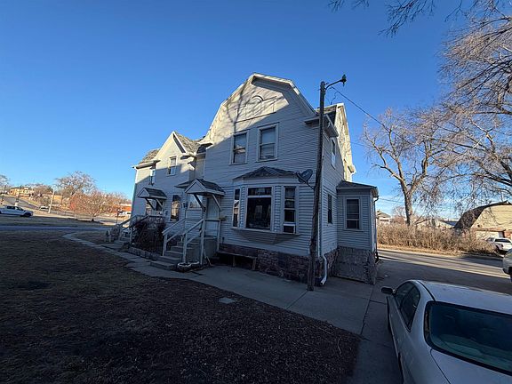 3rd image of 1722 Nebraska St