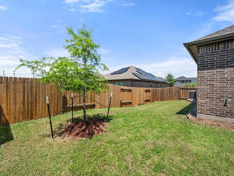 4004 Millau Ln — Photo 28