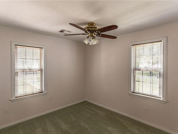 3rd image of 300 N Symcox St