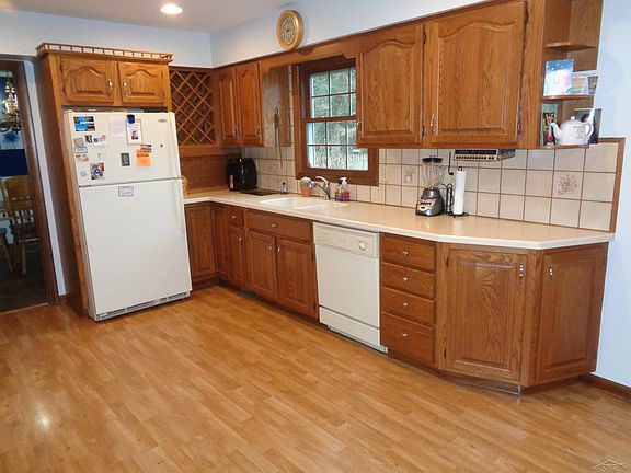 2nd image of 460 Holbrook Ln