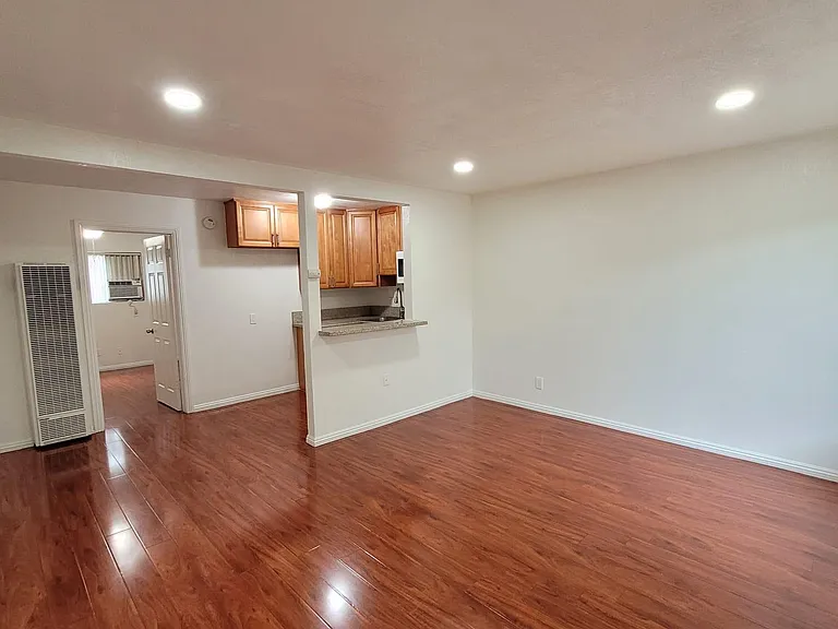 Dalewood Downs Apartments — Photo 2