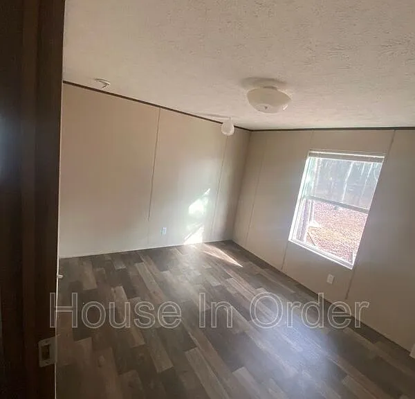 124 Shamrock Park Dr — Photo 5