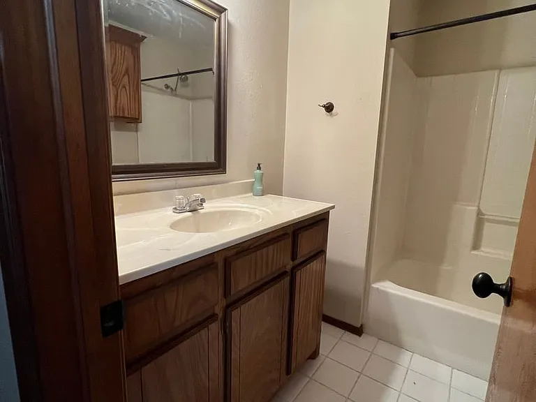 XL 2-bed 2-bath 1-car townhouse near OU — Photo 14
