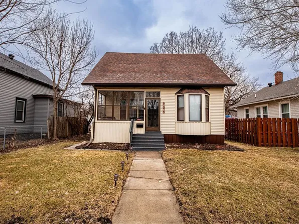 904 12th St N, Fargo, ND 58102
