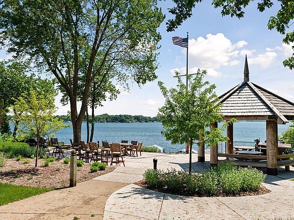The shady gazebo and top patio w / 3 gas grills.