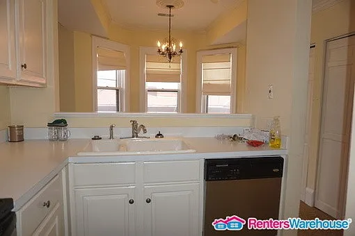 596 Summit Ave #2 — Photo 2