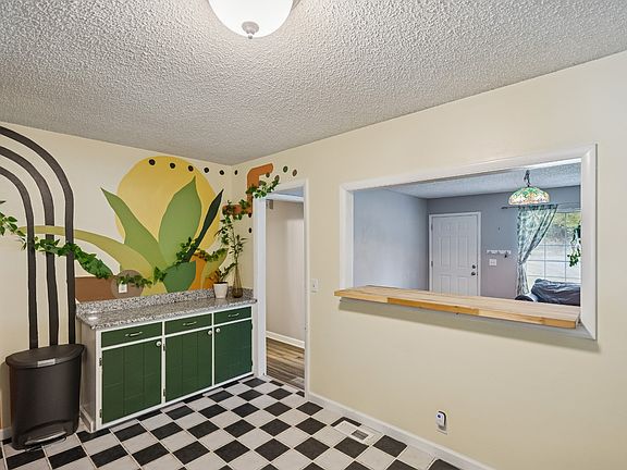 4th image of 465 Rockwood Dr