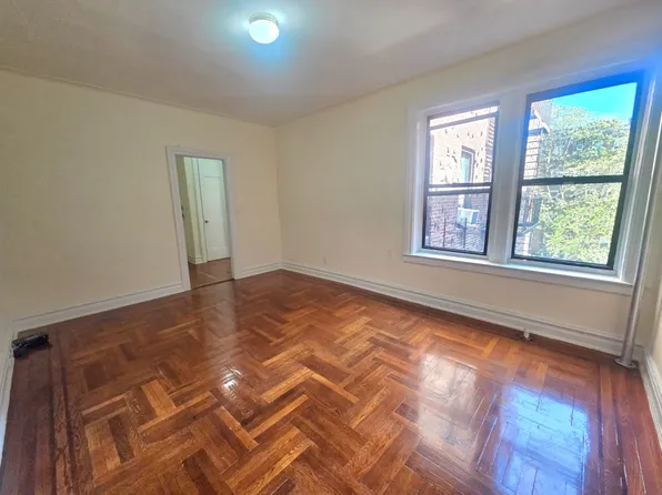 83-44 Lefferts Boulevard image 1 of 13