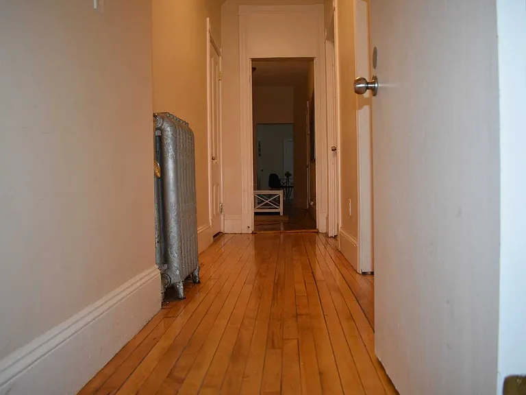 Meridian St — Photo 11