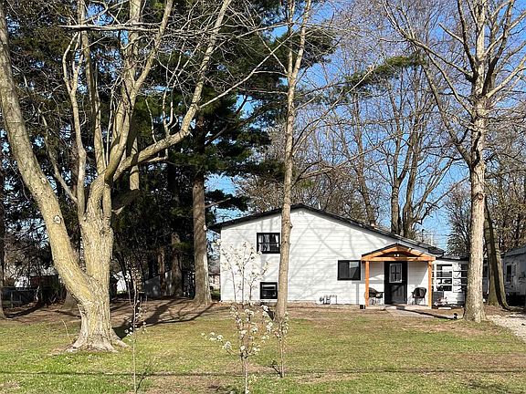 2nd image of 7252 Douglas Rd