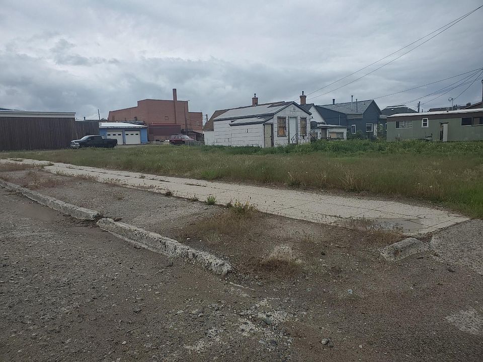 2nd image of 402 2nd St