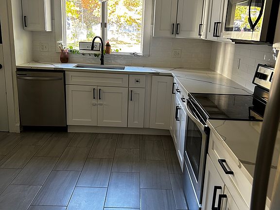 3rd image of 111 White St