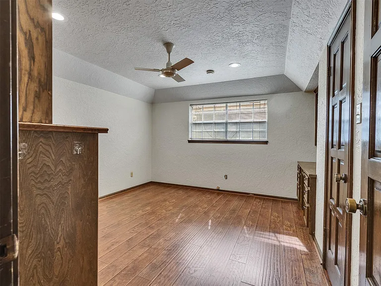 8 Shadowood St — Photo 21