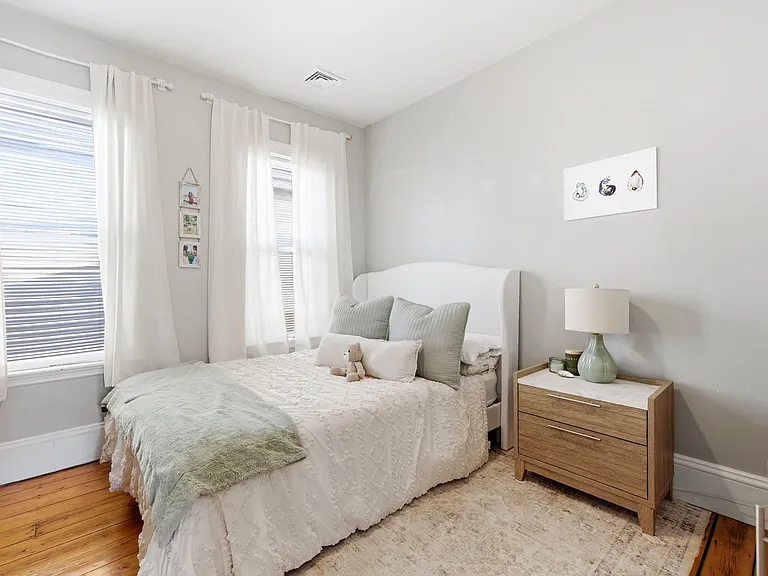 645 E 6th St #2 — Photo 18