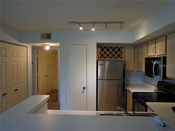 2nd image of 7320 Westpointe Blvd APT 523