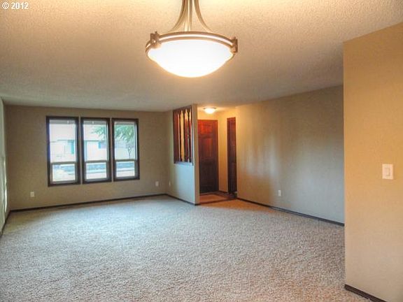 4th image of 3053 SE Cedar Dr