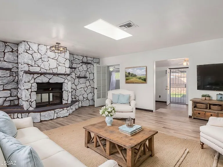 W Mohave Rd — Photo 4