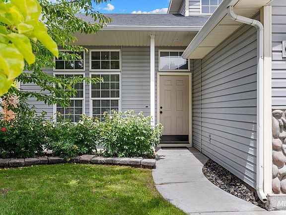 4th image of 2412 E Clover Pl