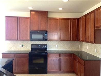 4th image of 826 Apricot Dr