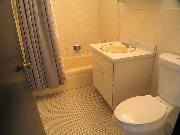 5th image of 336 Lathrop Ave APT 205
