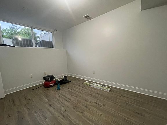 3rd image of 155 Waterbury Ave #B