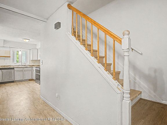 3rd image of 1011 Weston St