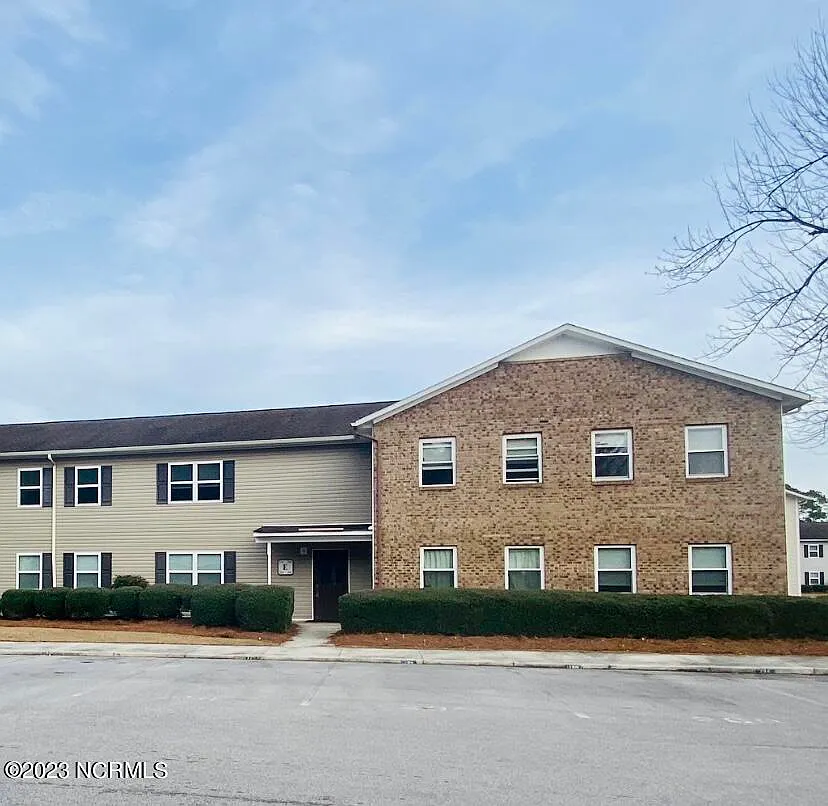1 bed, 1.0 bath, $825 — Photo 1