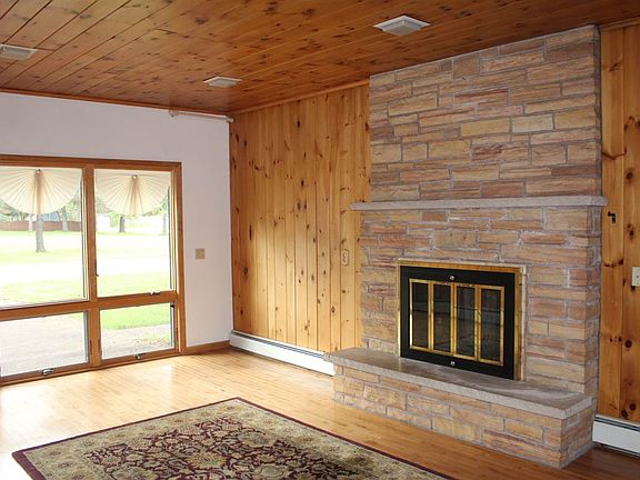 4th image of 102 N Pine Ave