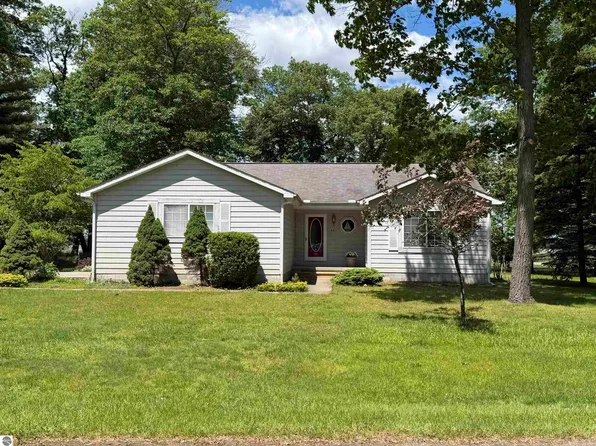 441 Lakewood Dr, East Tawas, MI 48730