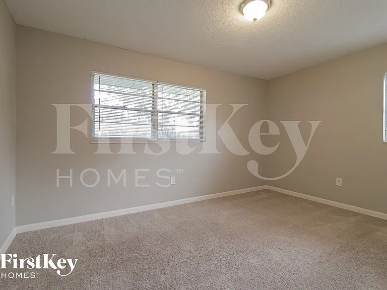 1340 Sharon Dr — Photo 11