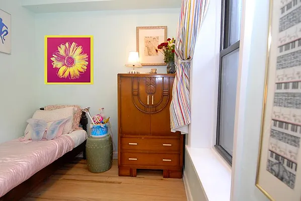 Sold by Brooklyn Bridge | media 13