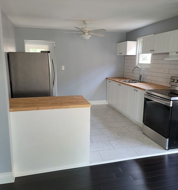 1st image of 895 Jos Janisse Ave