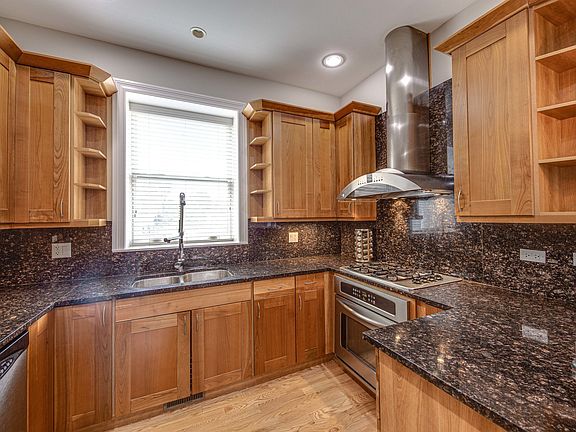 5th image of 942 N Fairfield Ave #1W
