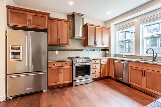 1371 Brooklyn Walk NE — Photo 3