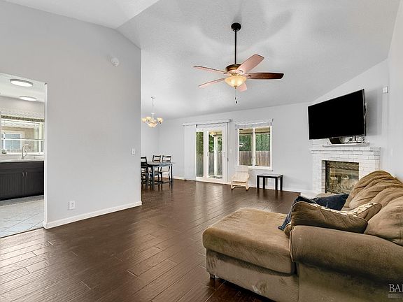 5th image of 902 Steller Way